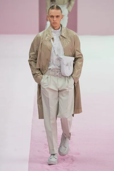Look 28